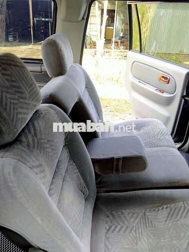 Isuzu Highlander 8 chỗ Đen