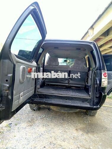 Isuzu Highlander 8 chỗ Đen