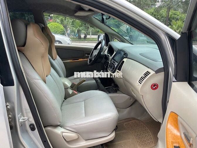 Toyota Innova 2.0G Số sàn Bạc 168.000 km
