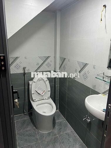 Cho thuê nhà nguyên căn nhà mới hẻm oto vô được giá 8tr