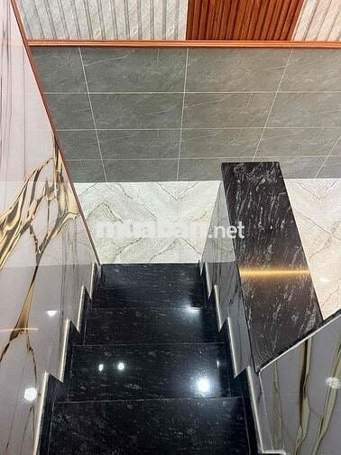 Cho thuê nhà nguyên căn nhà mới hẻm oto vô được giá 8tr