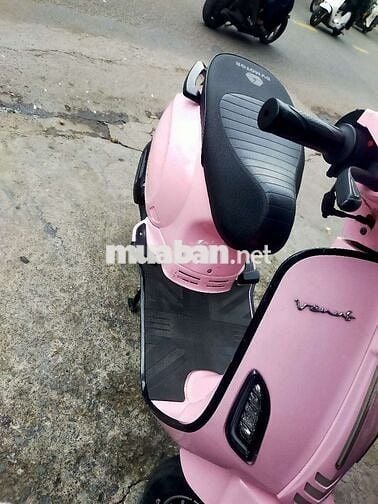 Vespa 50cc 2024 Hồng Trong hãng