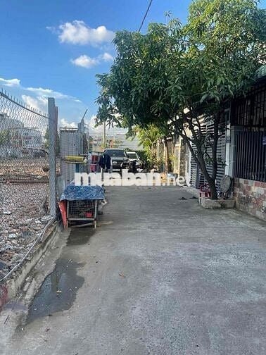 Đất thổ cư 70m2 . Hẻm xe hơi 4,5m , đối diện Vạn Phúc City