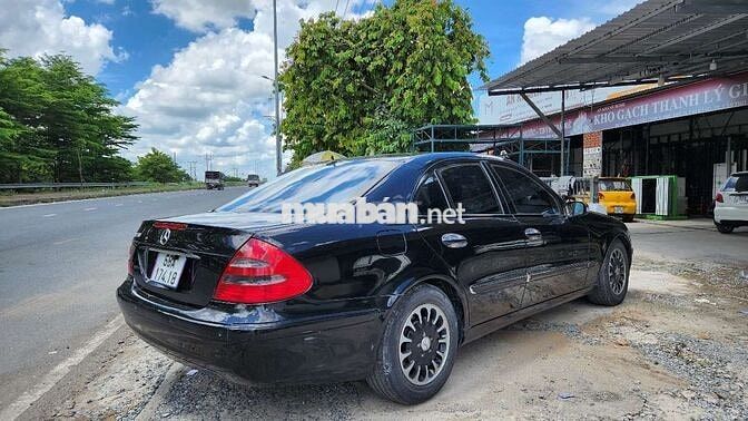 Mercedes-Benz E240 2004, xe đẹp có đổi xe