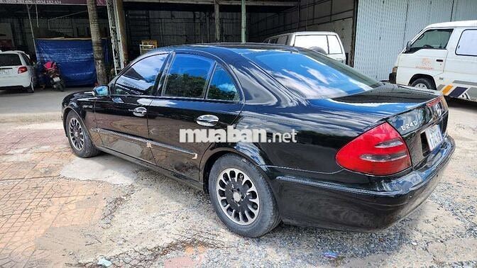 Mercedes-Benz E240 2004, xe đẹp có đổi xe