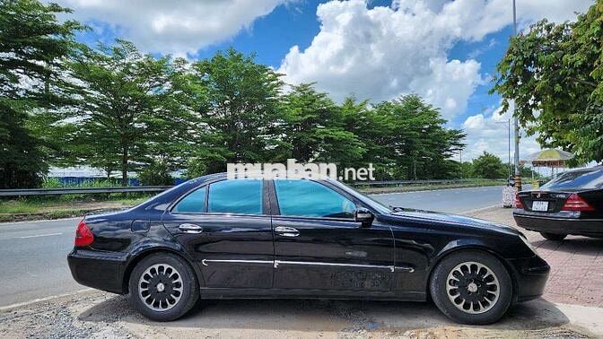Mercedes-Benz E240 2004, xe đẹp có đổi xe