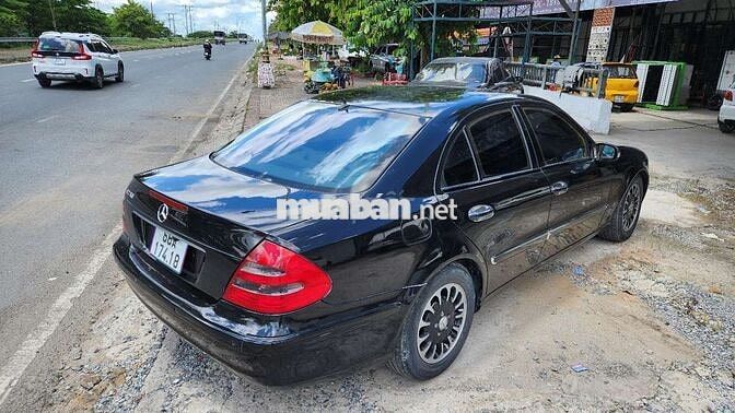 Mercedes-Benz E240 2004, xe đẹp có đổi xe