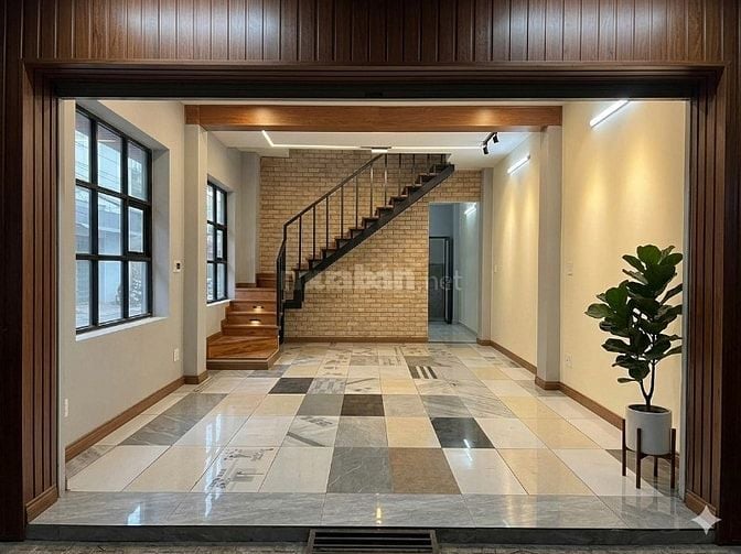 Cho thuê nhà mặt tiền căn góc 1014 Cách Mạng Tháng Tám quận Tân Bình,