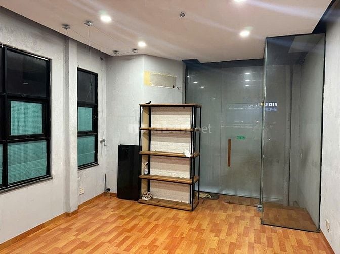 Cho thuê nhà mặt tiền căn góc 1014 Cách Mạng Tháng Tám quận Tân Bình,