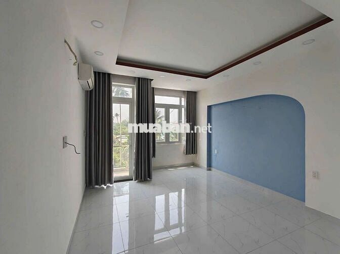 Nhà gần trường THCS Nguyễn Văn Cừ, giá 7 triệu, 1 trệt 1 lầu sân ô tô