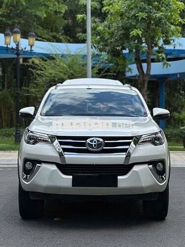 Toyota Fortuner 2.8AT 4x4 2018 Trắng 7 chỗ
