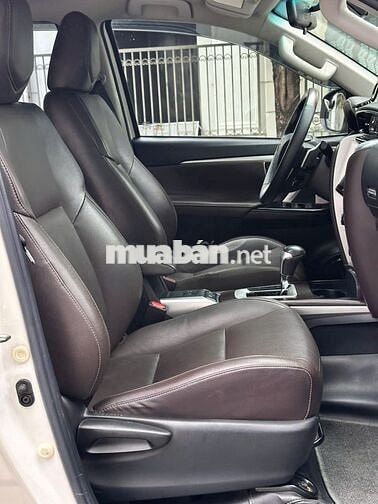 Toyota Fortuner 2.8AT 4x4 2018 Trắng 7 chỗ