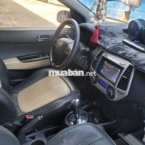 Hyundai i20 2012 Tự động Vàng cát Da