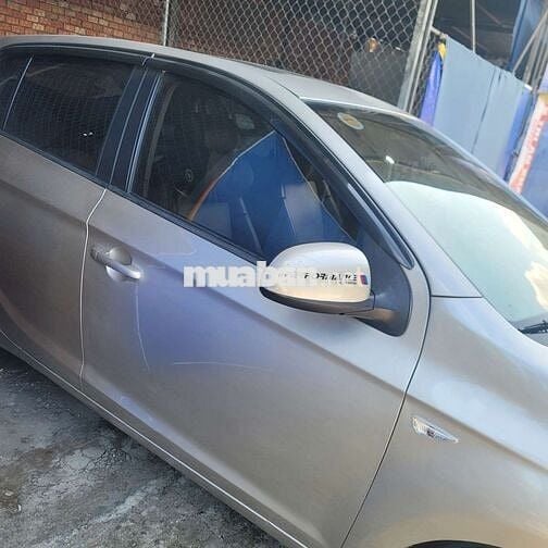 Hyundai i20 2012 Tự động Vàng cát Da