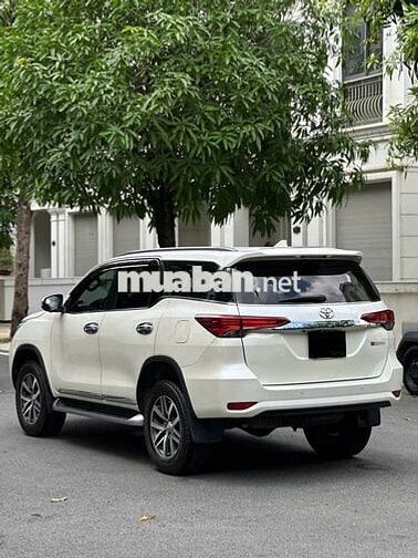 Toyota Fortuner 2.8AT 4x4 2018 Trắng 7 chỗ
