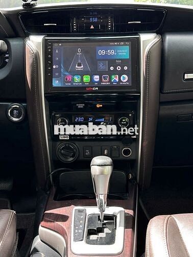Toyota Fortuner 2.8AT 4x4 2018 Trắng 7 chỗ