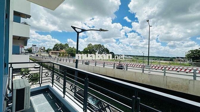 [CHÍNH CHỦ] Cho thuê phòng 25m2 ban công view sân bay - Có thang máy