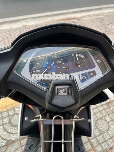 Honda Air Blade Trắng Đen Đỏ Xăng