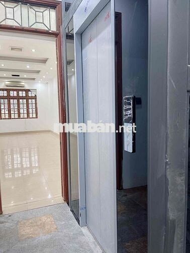 Cho thuê cả nhà mặt phố Nguyễn Chí Thanh (2 mặt tiền)