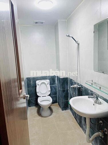 Cho thuê cả nhà mặt phố Nguyễn Chí Thanh (2 mặt tiền)