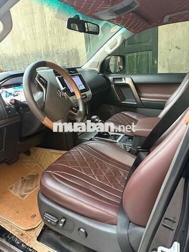 Toyota Land Cruiser Prado 7 chỗ Xăng SUV Đen