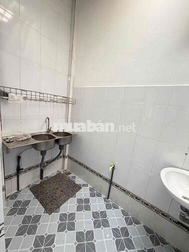 Nhà trệt nguyên căn 4,5x18m 02phòng hẻm CMT8 gần Sân VĐ QK 9