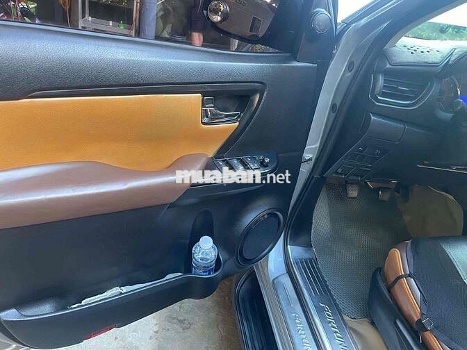 Toyota Fortuner 7 chỗ ghế da màu Xám