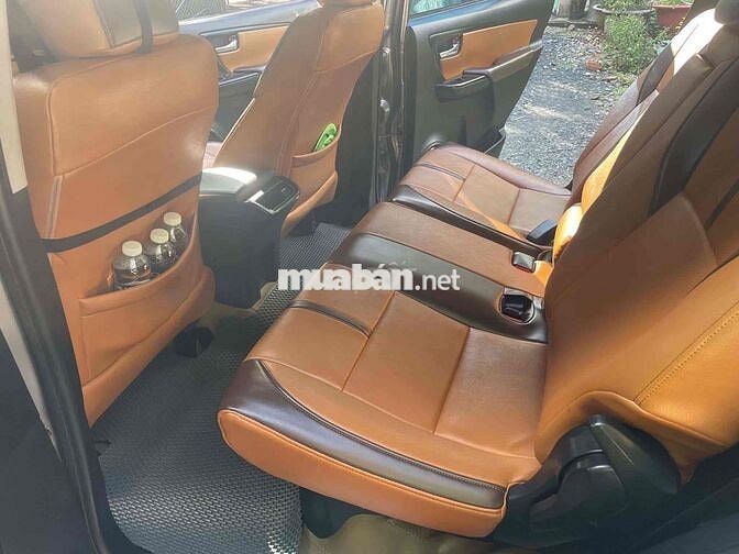 Toyota Fortuner 7 chỗ ghế da màu Xám