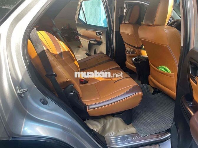 Toyota Fortuner 7 chỗ ghế da màu Xám