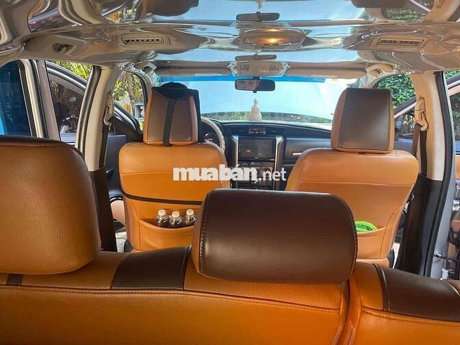 Toyota Fortuner 7 chỗ ghế da màu Xám