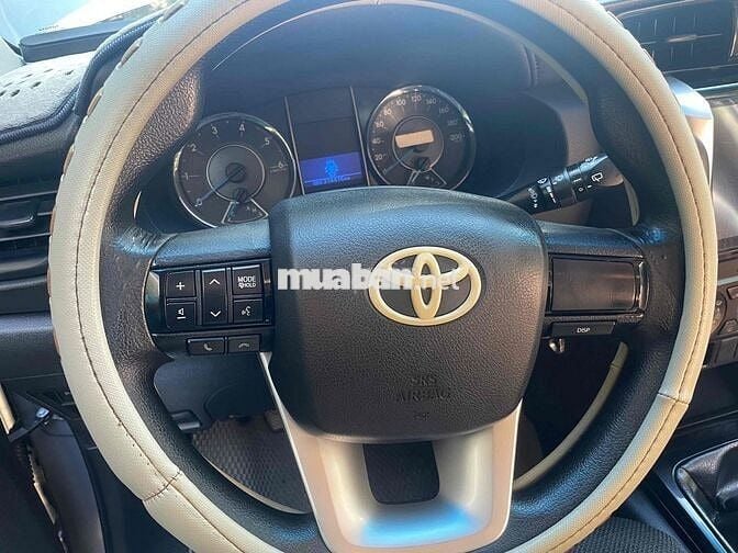 Toyota Fortuner 7 chỗ ghế da màu Xám
