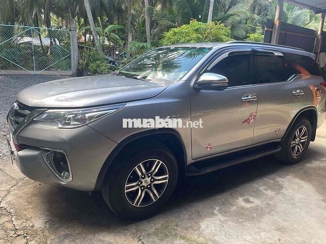 Toyota Fortuner 7 chỗ ghế da màu Xám