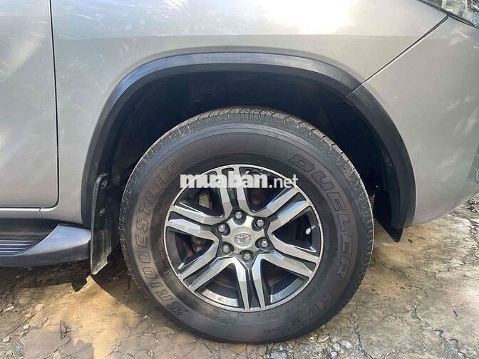 Toyota Fortuner 7 chỗ ghế da màu Xám