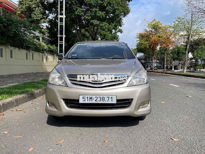 Toyota Innova 8 chỗ Xăng Số sàn Vàng cát