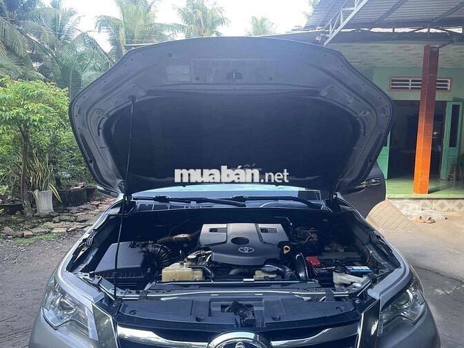 Toyota Fortuner 7 chỗ ghế da màu Xám