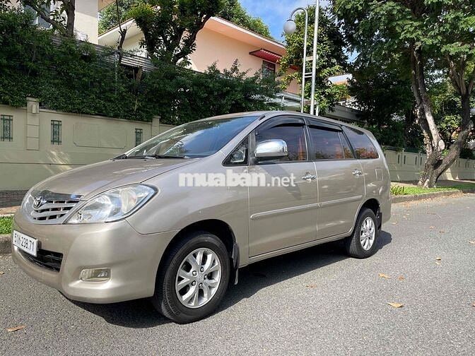 Toyota Innova 8 chỗ Xăng Số sàn Vàng cát