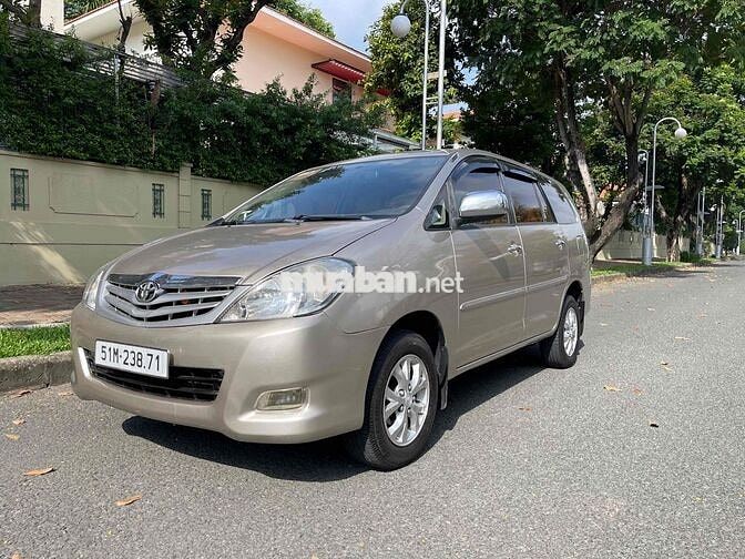 Toyota Innova 8 chỗ Xăng Số sàn Vàng cát