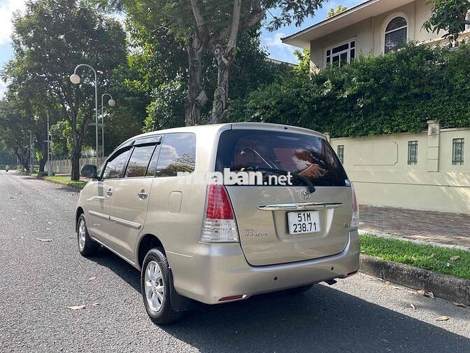 Toyota Innova 8 chỗ Xăng Số sàn Vàng cát
