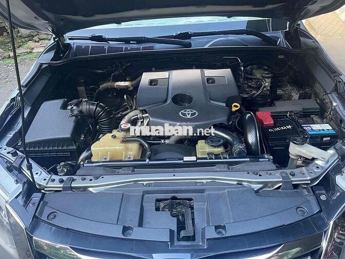 Toyota Fortuner 7 chỗ ghế da màu Xám