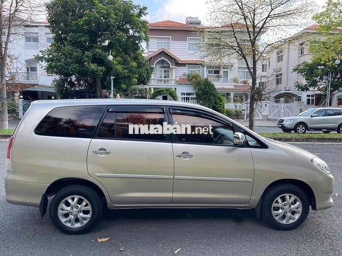 Toyota Innova 8 chỗ Xăng Số sàn Vàng cát