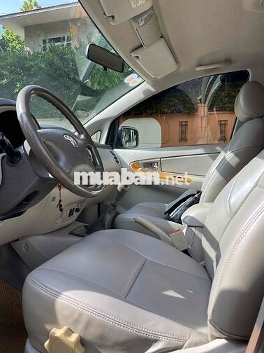 Toyota Innova 8 chỗ Xăng Số sàn Vàng cát