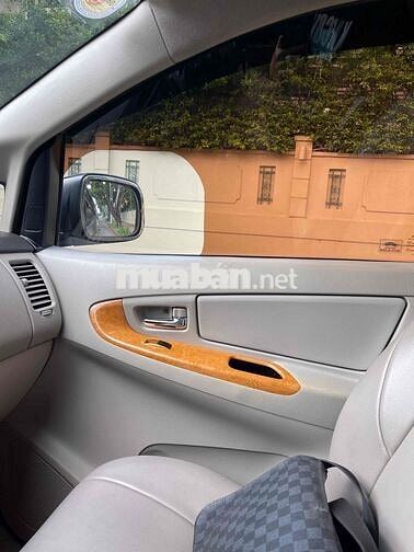 Toyota Innova 8 chỗ Xăng Số sàn Vàng cát