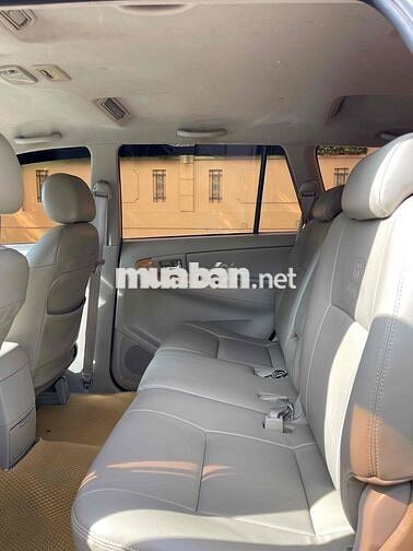 Toyota Innova 8 chỗ Xăng Số sàn Vàng cát