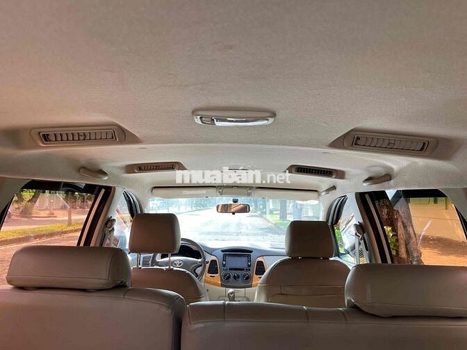 Toyota Innova 8 chỗ Xăng Số sàn Vàng cát