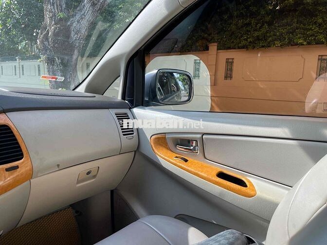 Toyota Innova 8 chỗ Xăng Số sàn Vàng cát