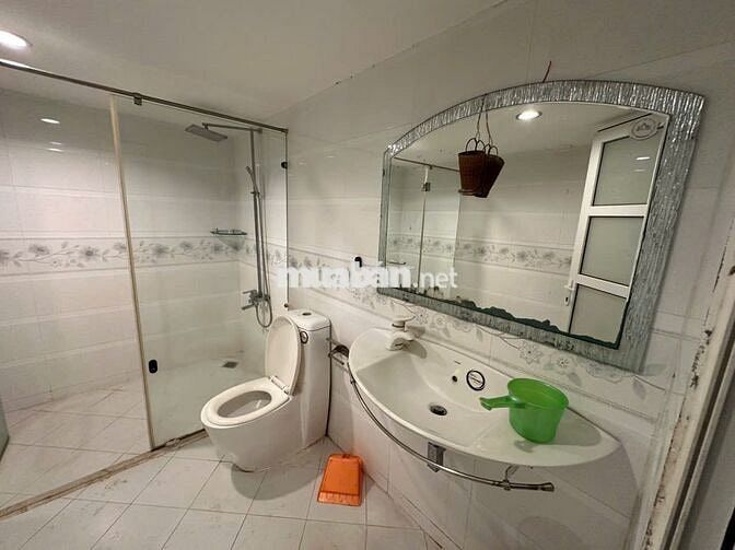 cho thuê nhà lũy bán bích dt 4x30m 1 trệt 1 lửng 3 lầu ( cho làm CHDV)