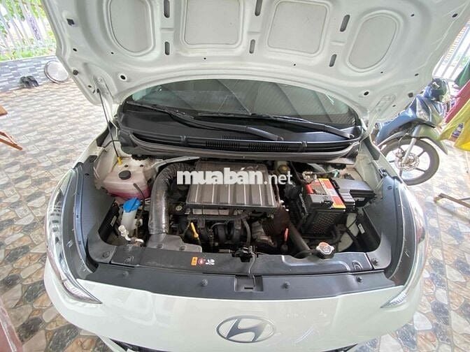 Hyundai Grand i10 Trắng 18774 km