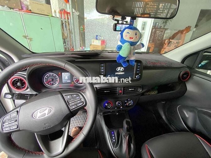 Hyundai Grand i10 Trắng 18774 km