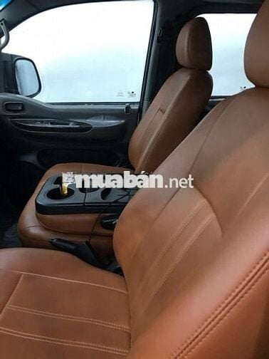 Hyundai Starex 800kg 6 chỗ Bạc