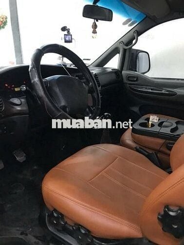 Hyundai Starex 800kg 6 chỗ Bạc